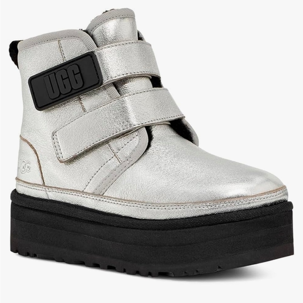 NWOB UGG Girl’s Neumel Platform Leather in Silver Metallic Big Kids Size 4